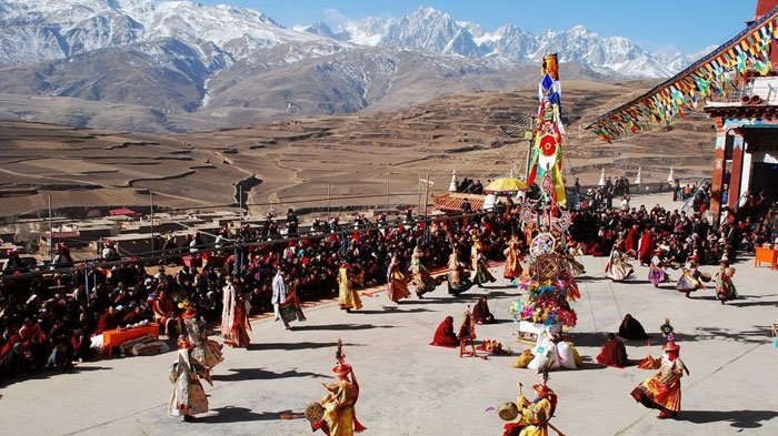 Gyantse New Year in Shigatse