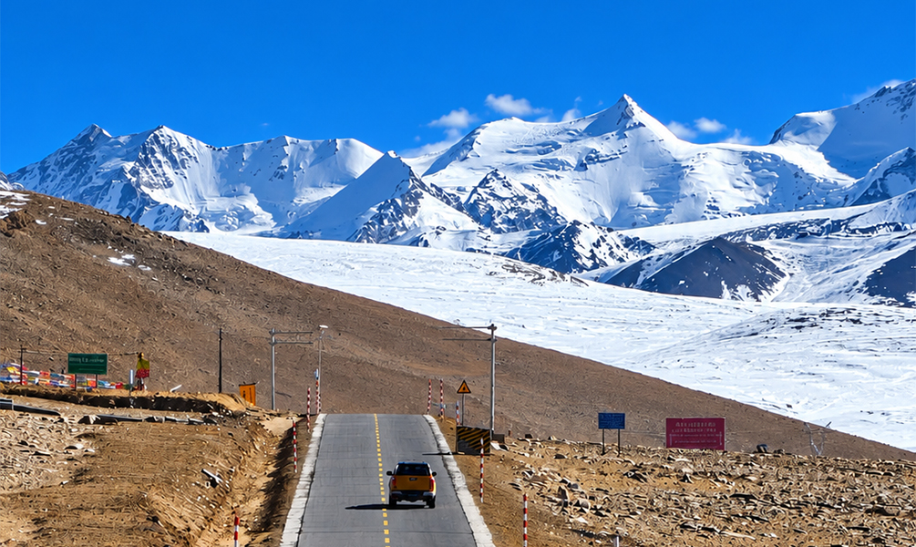 Excellent road conditions from Saga to Nyalam
