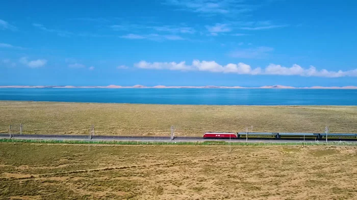 Tibet train across the Qinghai Lake