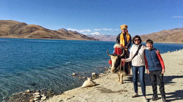 A Tibet family tour to Yamdrok Lake