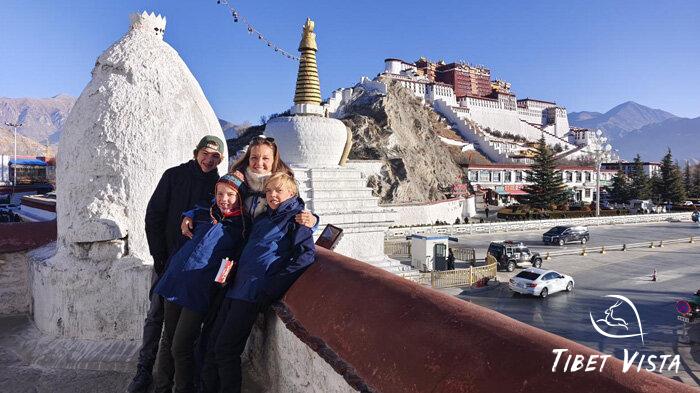 Our family with kids guests visit Potala Palace
