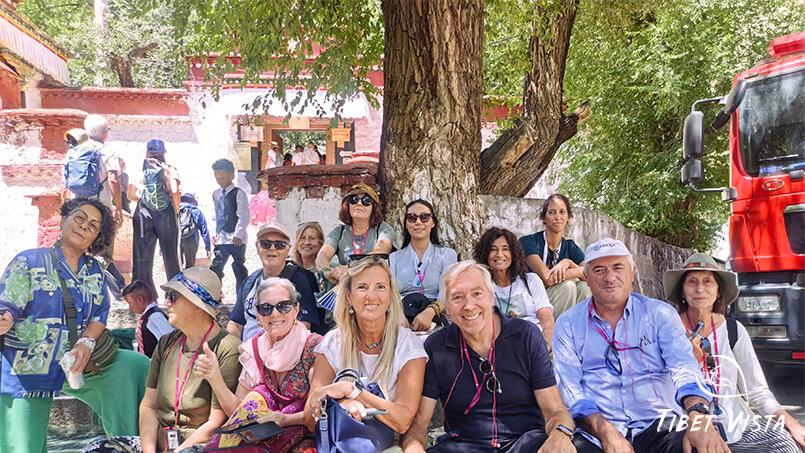 Sera monastery monks debate