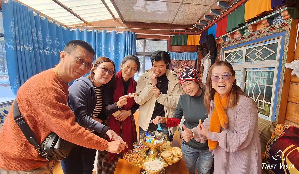 Our Guests at Laigu Glacier