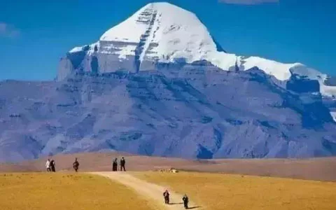 How to Get to Mount Kailash from Nepal: by Flight or Overland?