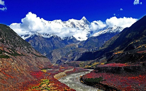 Nyingchi in east Tibet is tourists' first destination to Tibet