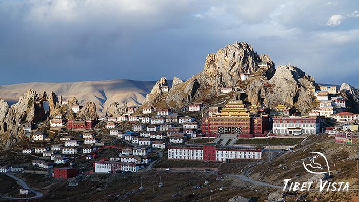 Zizhu Temple on the G317 Highway to Tibet