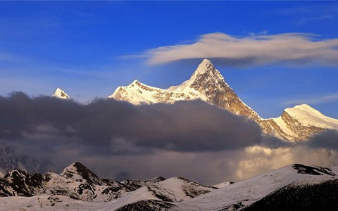 April is the best time to visit Namjagbarwa Peak in Tibet