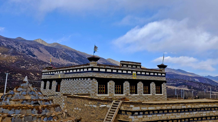 Stone house along Sichuan-Tibet Highway