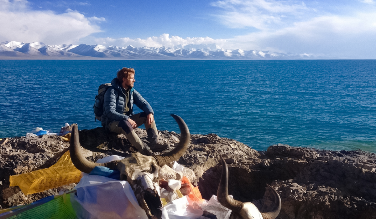 admire sapphire water of heavenly namtso lake in autumn