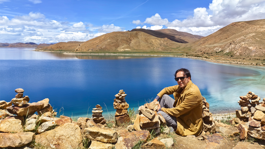 yamdrok lake