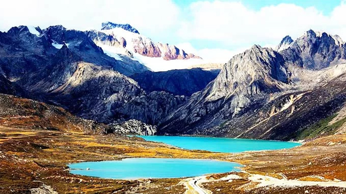 Enchanting Scenery in Sichuan-Tibet Highway