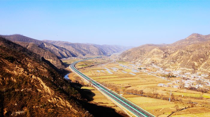 Yunnan-Tibet Highway Follows the Ancient Path