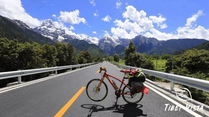 Chengdu to Lhasa via G318 National Highway cycling tour
