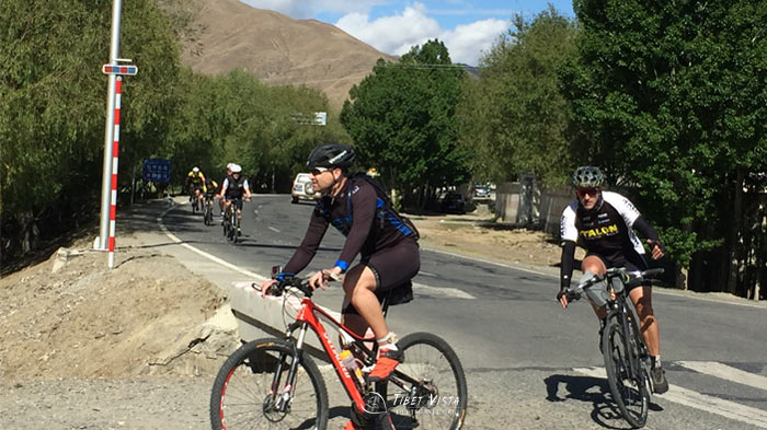 Cycling around Lhasa