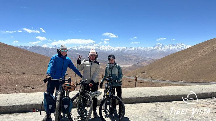Visit Mount Everest at Gawula Pass during Lhasa to EBC bike tour