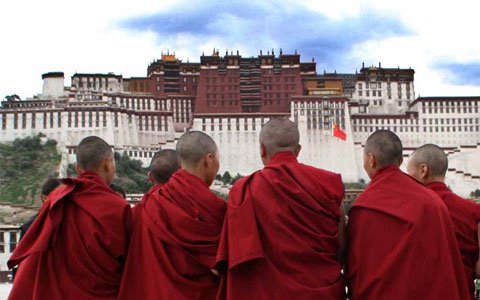 How to Be Respectful of the Buddhist Culture in Tibet