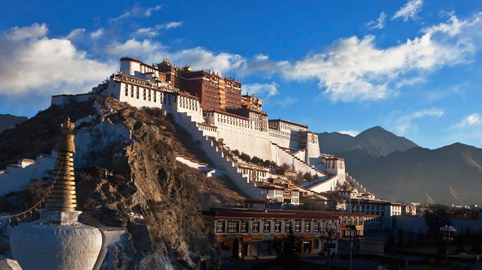 potala palace in lhasa