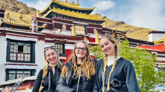 explored the prestigious Tashilhunpo Monastery