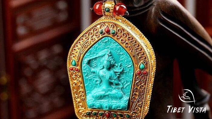 The exquisite and magical Gau Box Pendant in Tibet