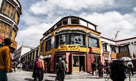 An Encounter with Makye Ame: the yellow landmark of Lhasa that you should never miss for a Tibet trip