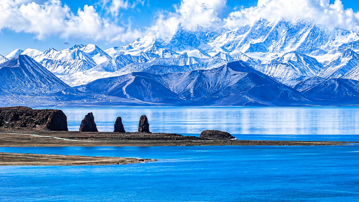 Nyenchen Tanglha Mountain and Namtso Lake