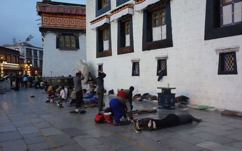 Tibetan Etiquettes