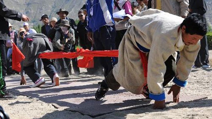 Tibetan tug of war