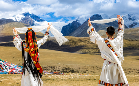 Tibetan Hada: Most Featured Tibetan Symbol of Welcome and Blessings
