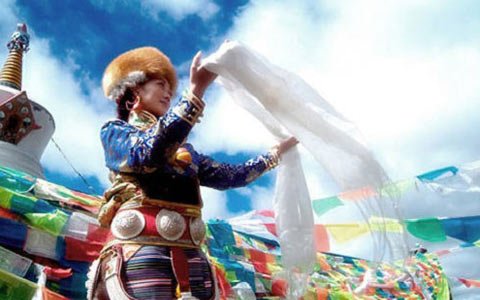 Presenting Hada in Tibetan Culture
