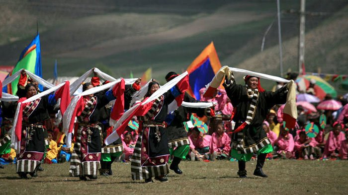 Tibetan dancing