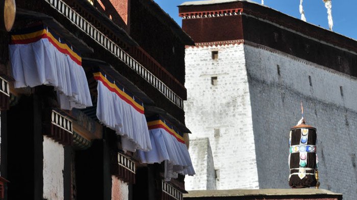 Tibetan valance floating in the wind