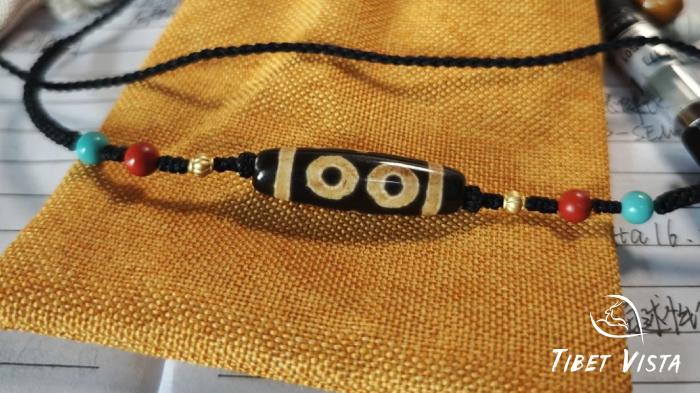 Eye-patterned Dzi beads