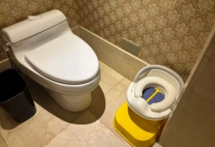 Private bathroom in the guest room