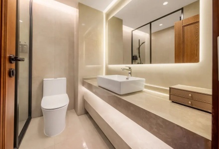 Private bathroom at Lhasa Yak Hotel