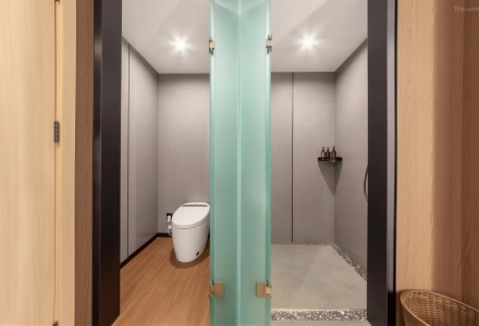 Modern clean guest room bathroom