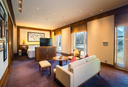Suite bedroom at St. Regis Lhasa Resort