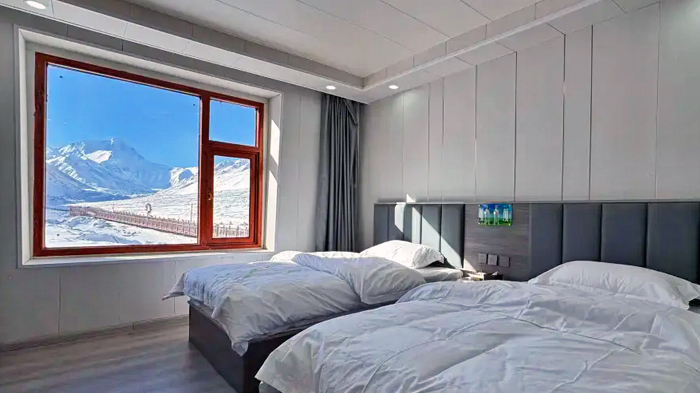 Rongbuk Hotel Bedside Oxygen Supply