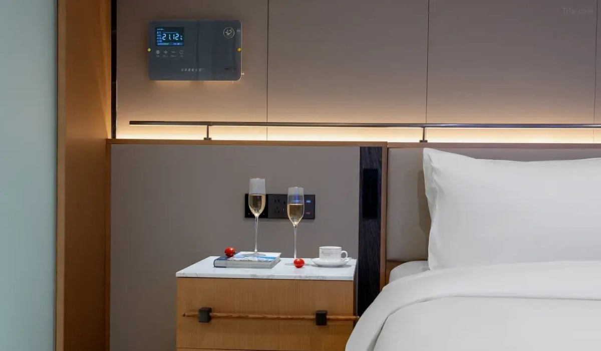 Guest room bedside table with oxygen supply facility