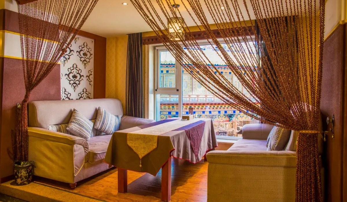Restaurant booth seating at Lhasa Shangbala Hotel
