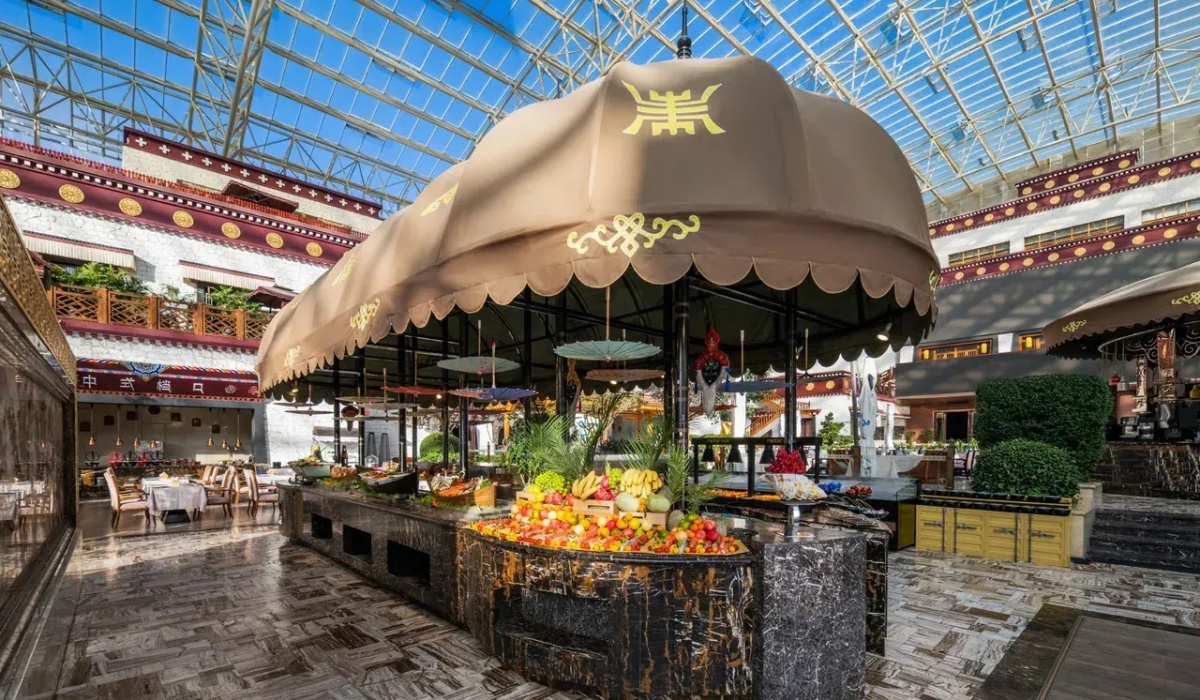 Fresh fruit buffet station at InterContinental Lhasa Paradise restaurant