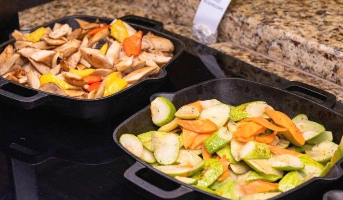 Buffet dishes in cast iron pans