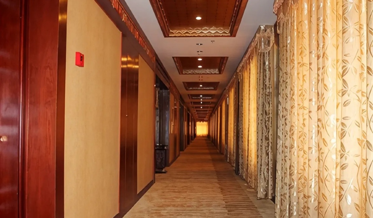 Bright and carpeted floor corridor for guest access