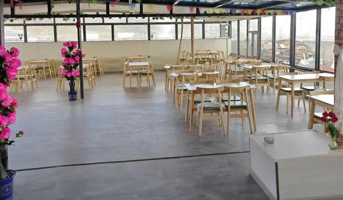 Spacious restaurant dining area at Shenling Mountain Hotel