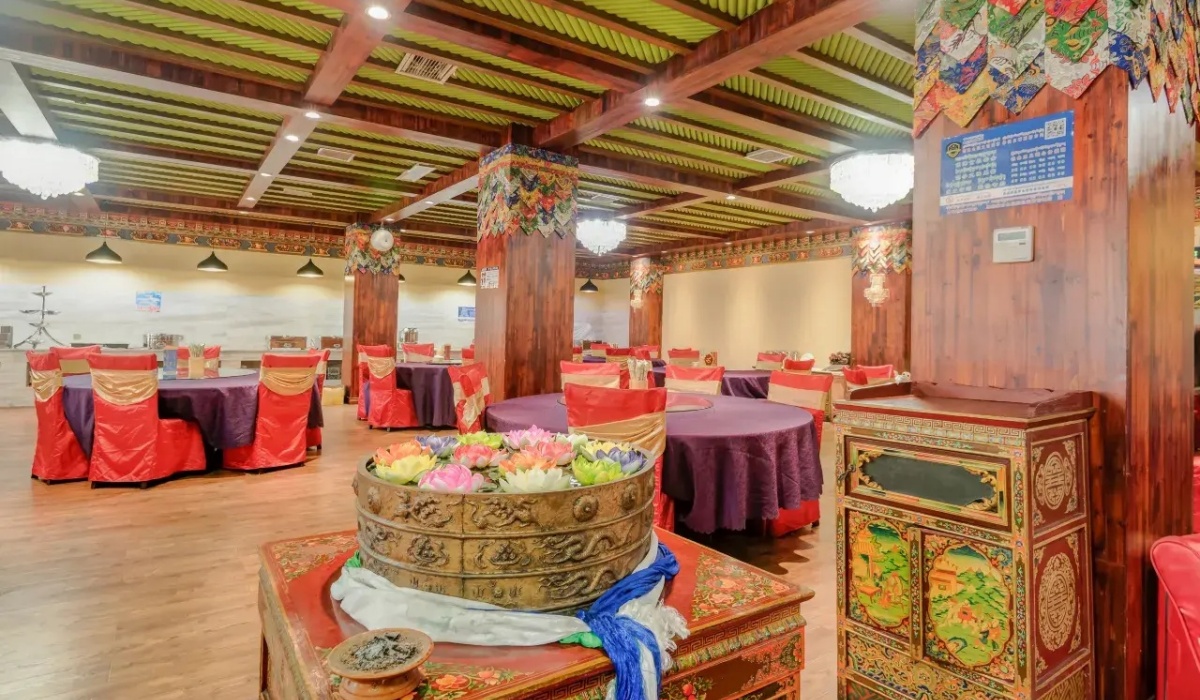 Main dining hall for banquets and group dining