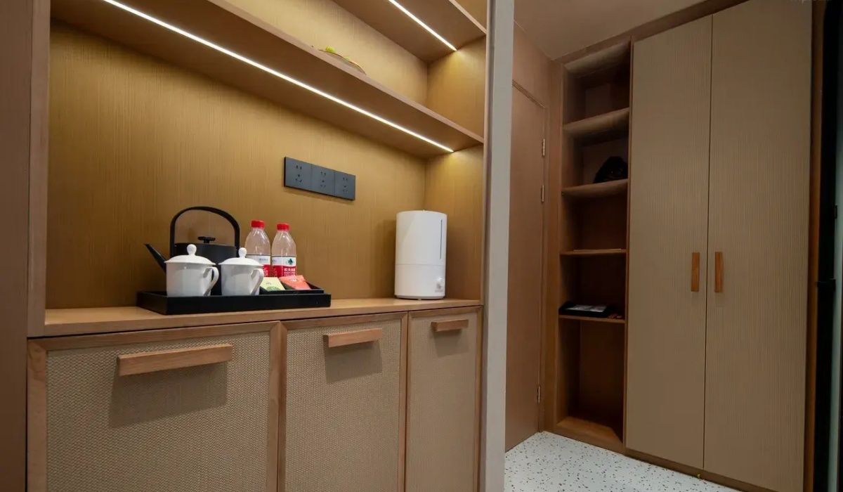 Guest room entryway cupboard with humidifier and tea station