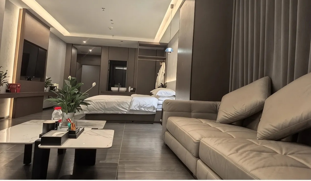 Spacious executive suite interior at Western Inn Sheli Hotel