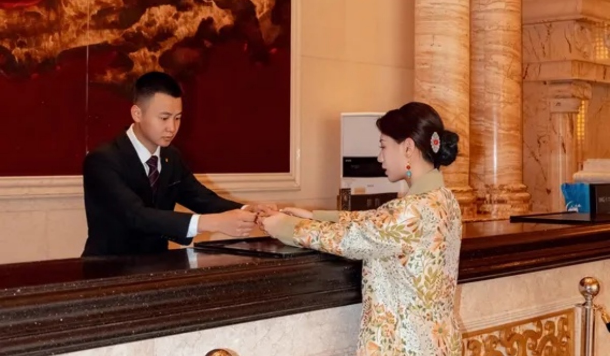 Guest check-in at the front desk of InterContinental Lhasa Paradise