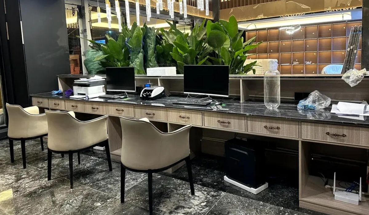 Front desk office counters in lobby at Western Inn Sheli Hotel