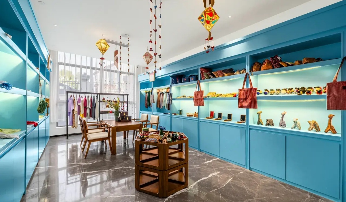 On-site hotel gift shop with regional souvenirs