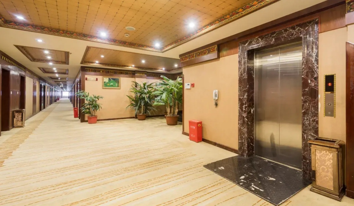 Clean guest room corridor at Shiga Yangcha Grand Hotel